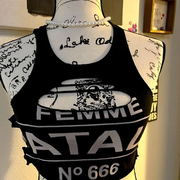 Femme fatale crop top super sexy size small 🔥🔥🔥🔥 - Picture 6 of 8